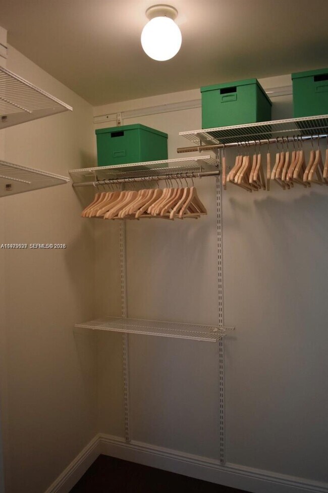 Building Photo - 1528 Brickell Ave