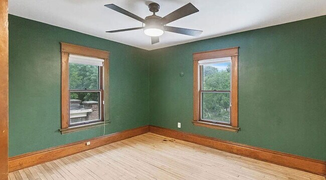 Building Photo - 240 Calkins Ave SE