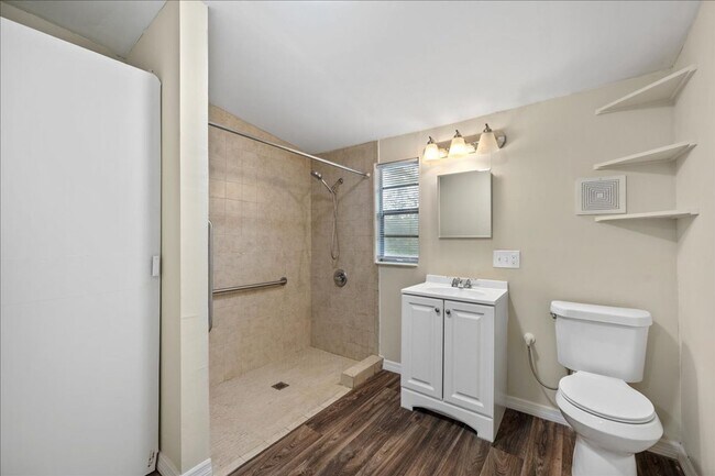 Building Photo - 3/2 with 1/1 In Law Suite in  Heritage Farms Orange Park South