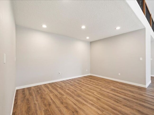 Building Photo - 617 Esperanza Ct
