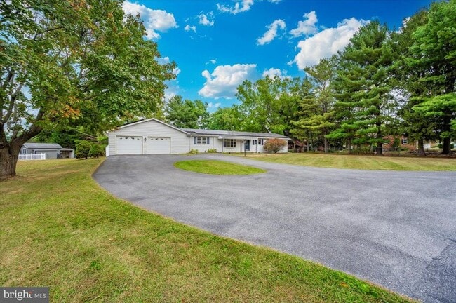 Building Photo - 6 Schaller Ln