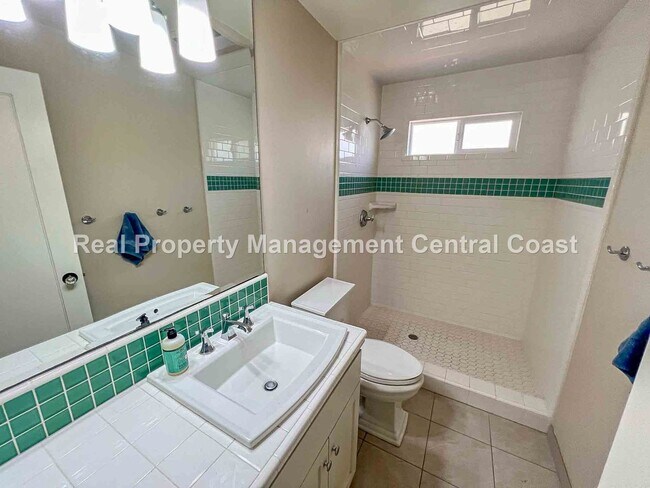 Building Photo - AVAILABLE NOW - Charming Shell Beach Home ...