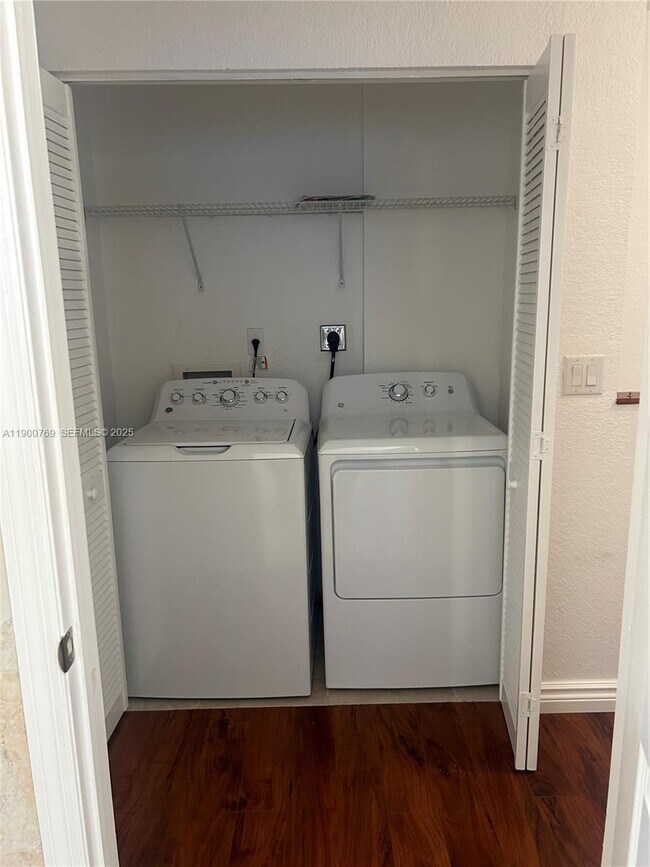 Building Photo - 3147 New York St