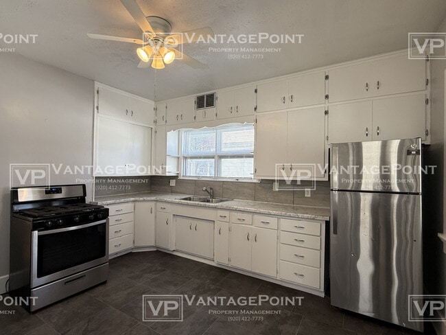 Building Photo - 722 Bond St