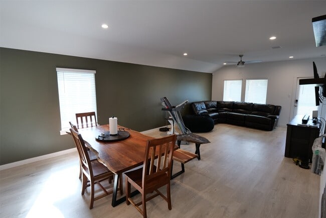 Building Photo - 1303 Lucciola Ln