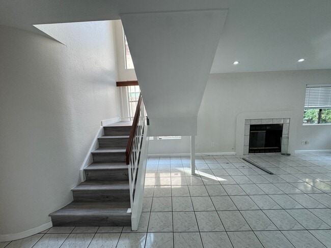 Building Photo - Beautiful 4 Bedroom in Rancho San Diego