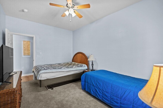 Building Photo - 120 Lazy Willow Ln