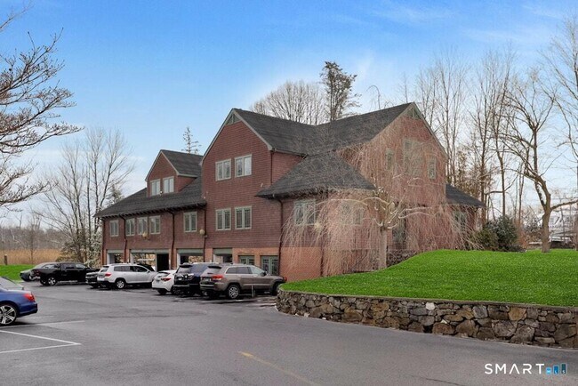 Building Photo - 162 Danbury Rd