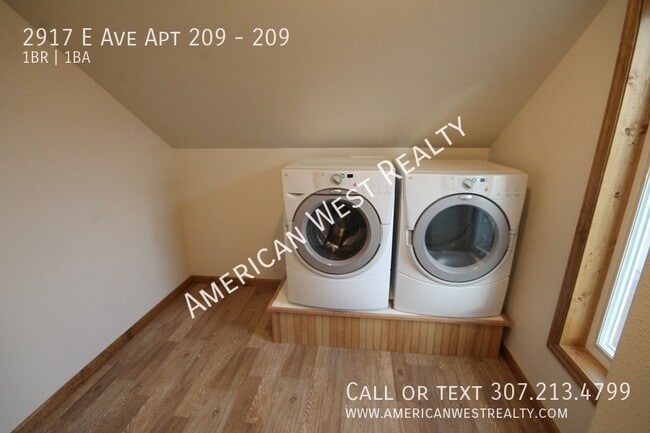 Building Photo - 2917 E Ave