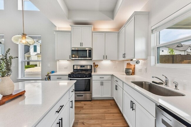 Building Photo - 9901 Thane Way