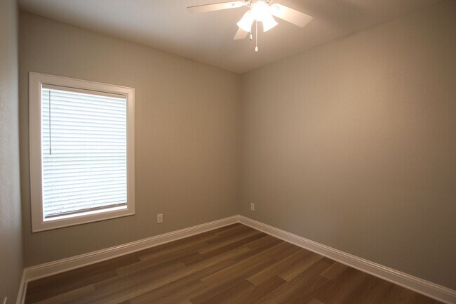 Building Photo - Coming Soon! 3 Bed 2 Bath Town Home in Tyler, Tx!