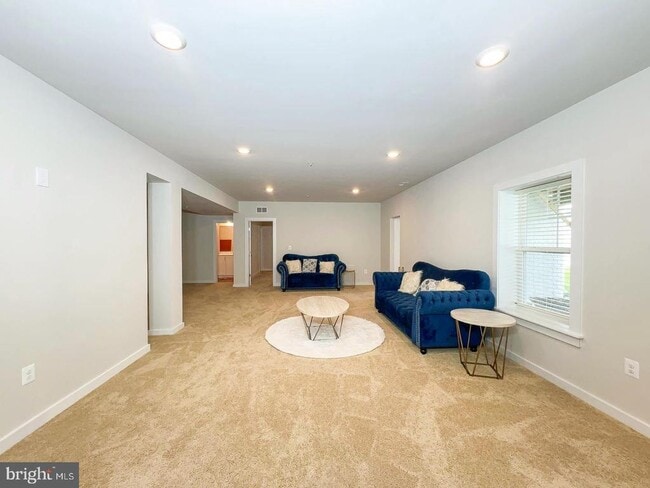 Building Photo - 6717 Glenhurst Dr