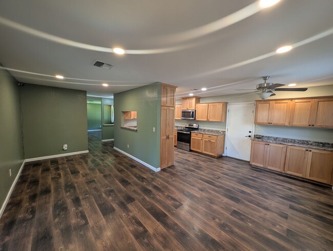 Building Photo - 3 Bedroom House in the Pernie Trail Park N...