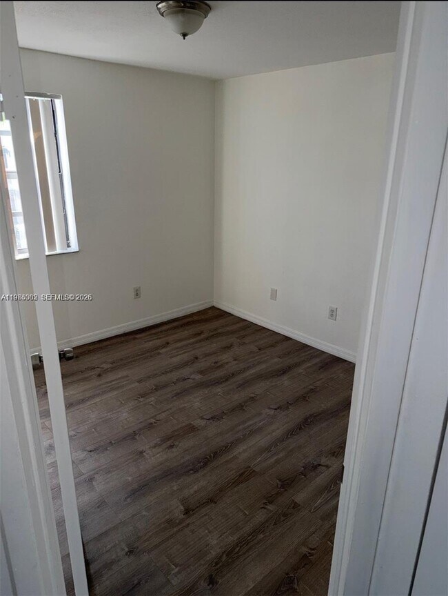 Building Photo - 1120 N Franklin Ave