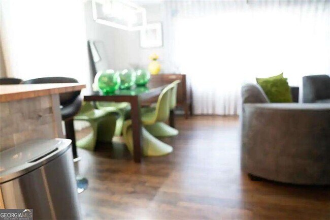 Building Photo - 284 Barfield Ave SW