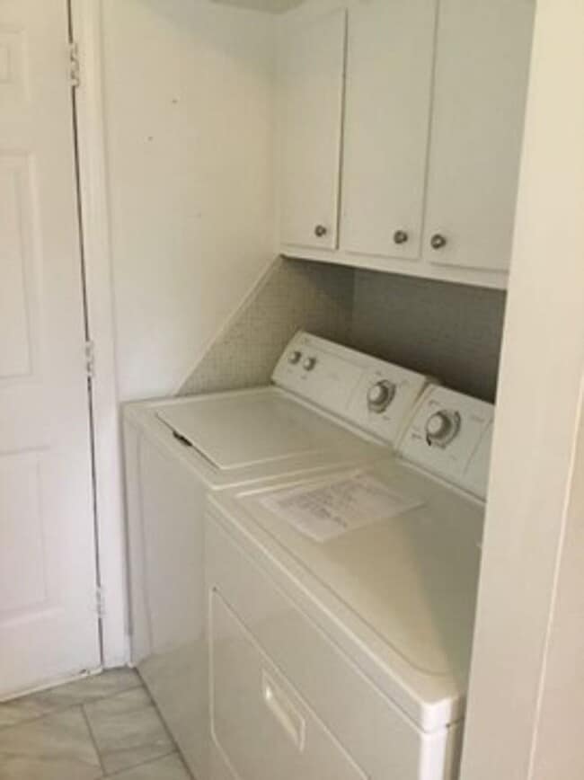 Building Photo - 3 Bed 1 Bath House in Washington