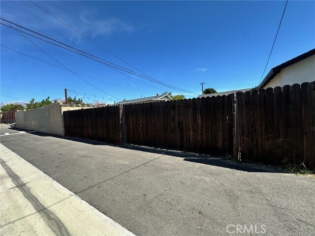 Building Photo - 9406 Rose Ave