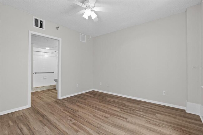 Building Photo - 411 1st Ave N