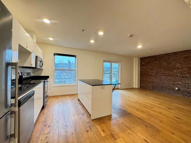 Building Photo - 8803 N Lombard St