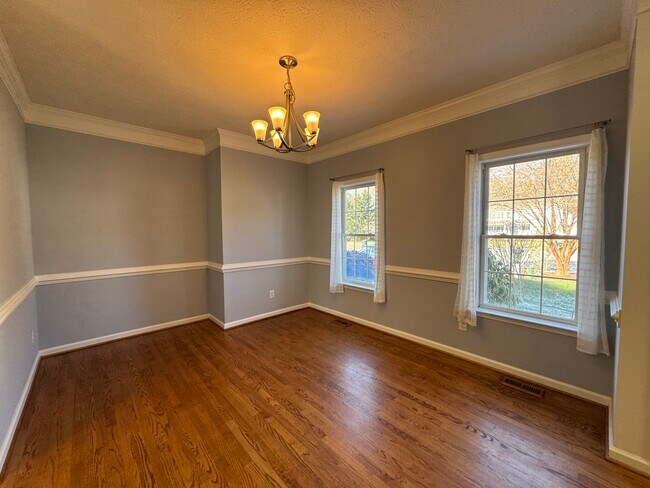 Building Photo - 307 Ludlow Dr
