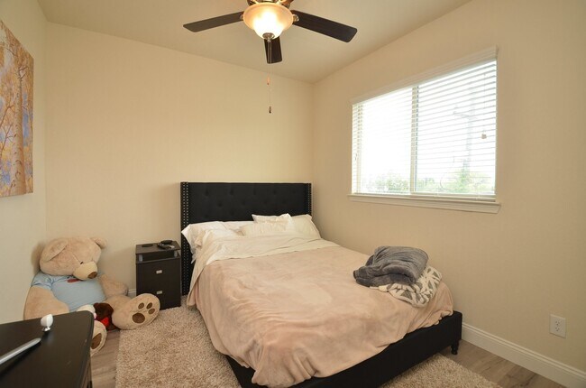 Building Photo - 10709 Madden Oaks Pl