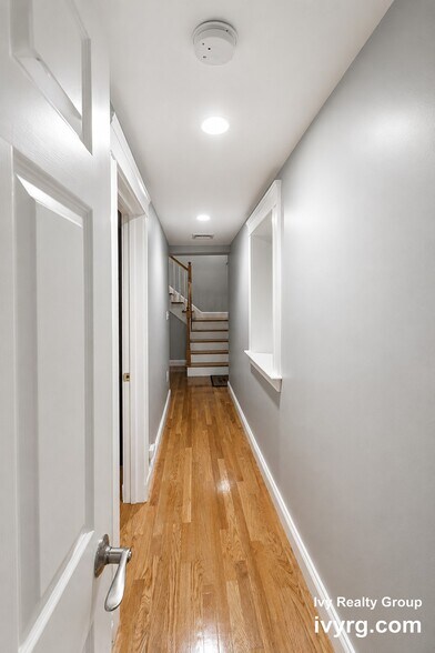 Building Photo - 86 Mt Vernon St
