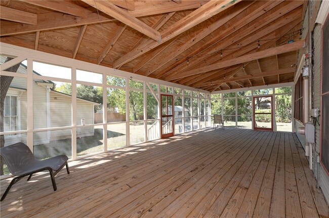 Building Photo - 206 S Sims Ave