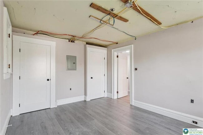 Building Photo - 313 Edgewood Dr
