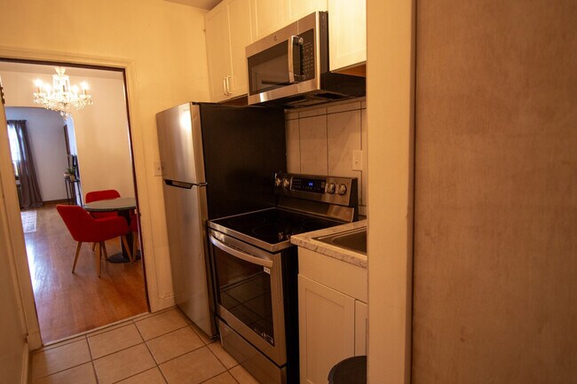 Building Photo - 1514 16th St SE