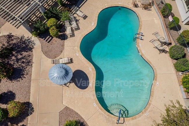 Building Photo - 4114 E Calle Redonda