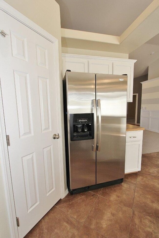 Building Photo - Immaculate Single-Level Home