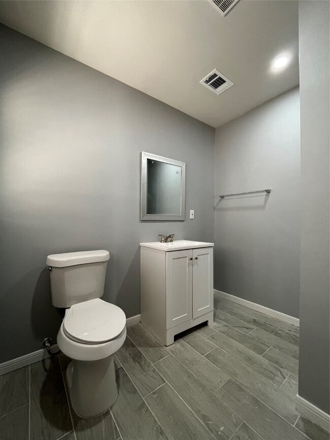 Building Photo - 8308 John St