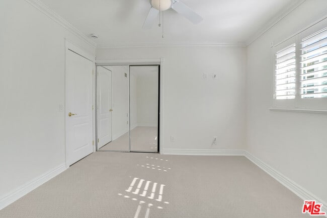 Building Photo - 10945 Cozycroft Ave