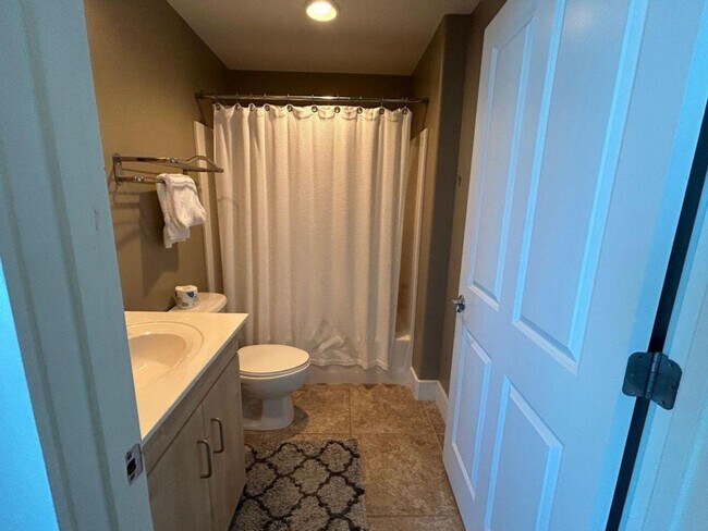 Building Photo - 521 W Beach Blvd