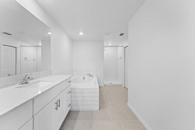 Building Photo - Absolutely stunning 3 BR /2.5 Bath / 2 Car Garage + LOFT townhome in ultra-modern and green-focus...