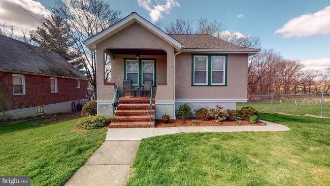 Building Photo - 121 W Elm Ave