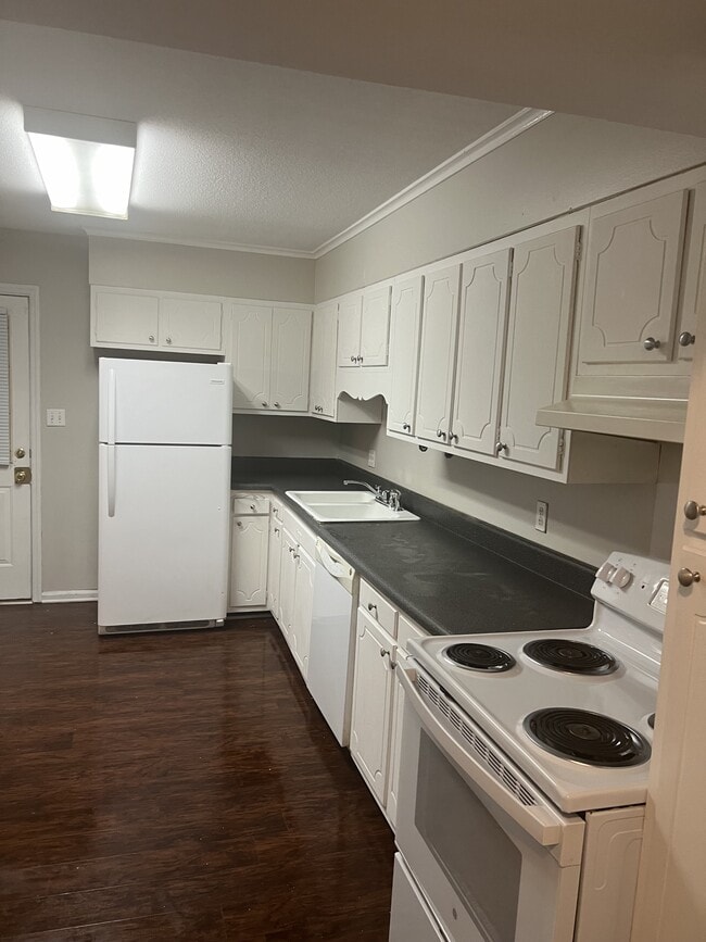 Building Photo - 201 Northpoint Ave