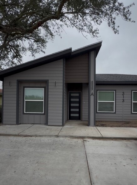 Building Photo - 313 Retamosa Ave