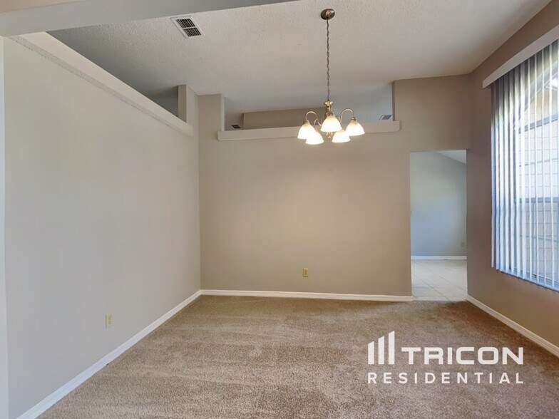 Building Photo - 3251 Deerfield Pointe Dr