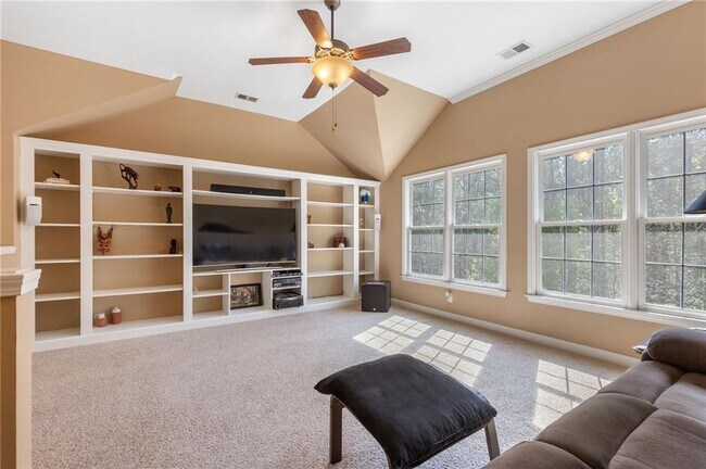 Building Photo - 1005 Regal Hills Ln