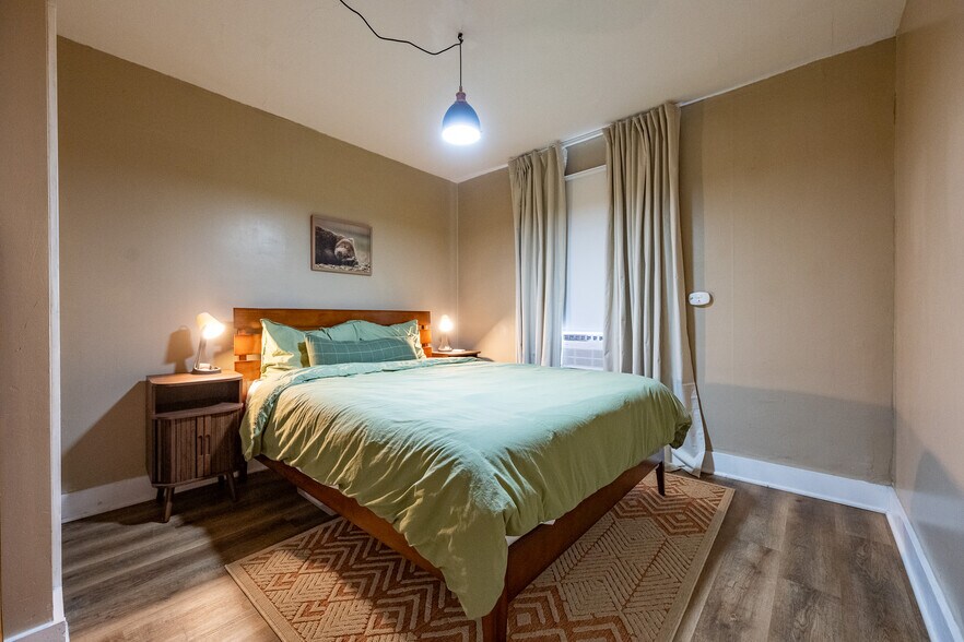 Building Photo - 4502 Kingsley Dr