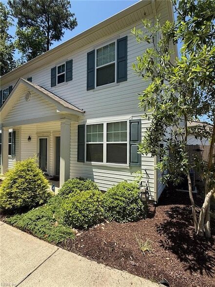 Primary Photo - 2816 Belden Ave