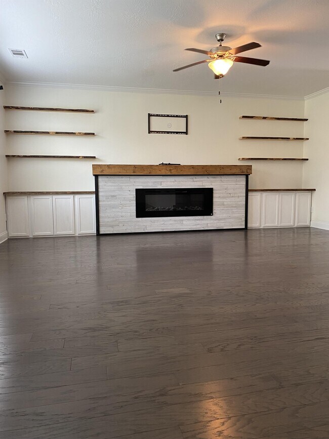 Building Photo - 204 Caroleton Dr