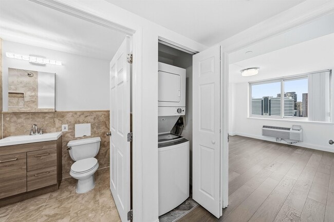 Building Photo - 20 2nd St