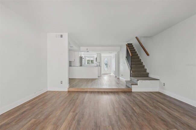 Building Photo - 275 Capri Cir N