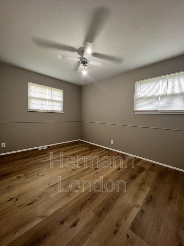 Building Photo - 750 Blackbird Dr