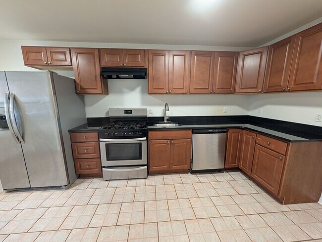 Building Photo - 511 Sewall Ave