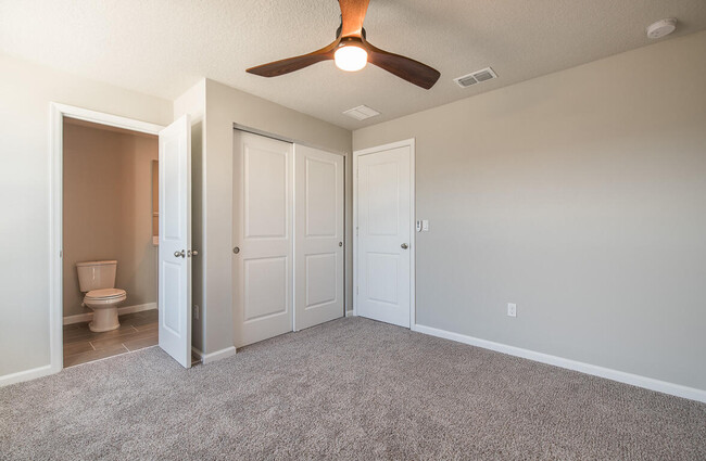 Building Photo - 3918 SE Mentmore Ln