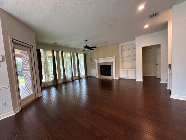 Building Photo - 3206 Oakland Dr