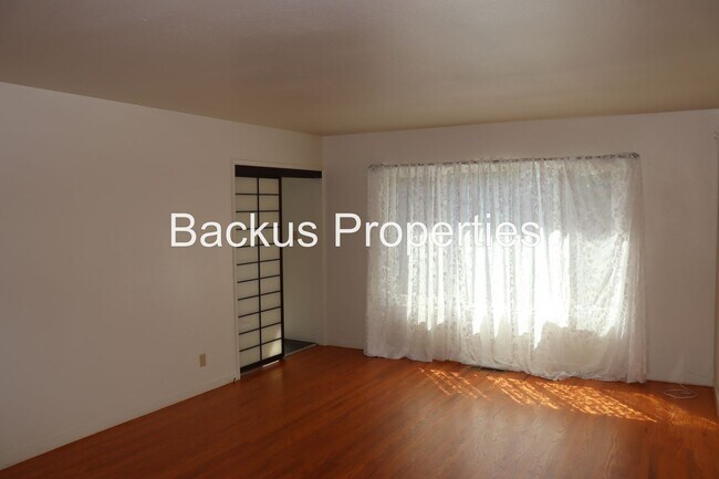 Building Photo - Wonderful three bedroom home in Monterey Park area of South Salinas